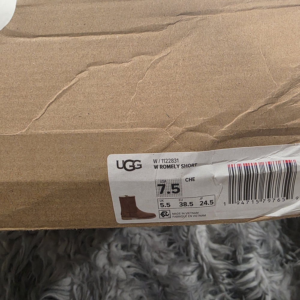 UGG W Romely Short Boots - Chestnut (7.5)